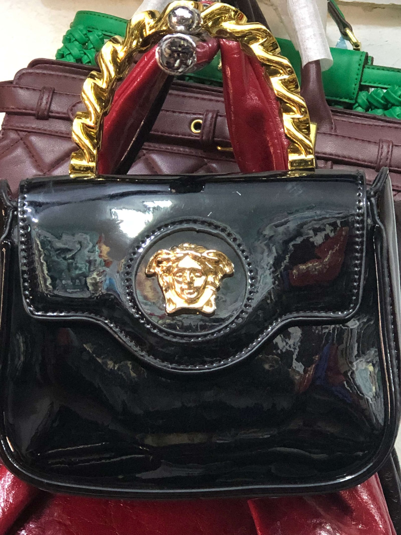 Black Patent Flap Bag (Medusa Clasp Luxury Fashion Handbag)